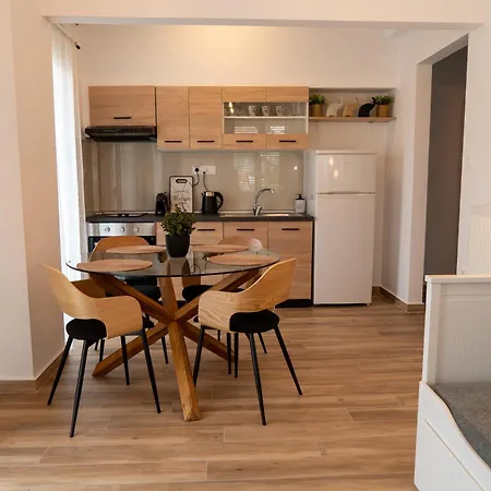 Ophelia - New Modern With Spectacular Olympus View Apartment