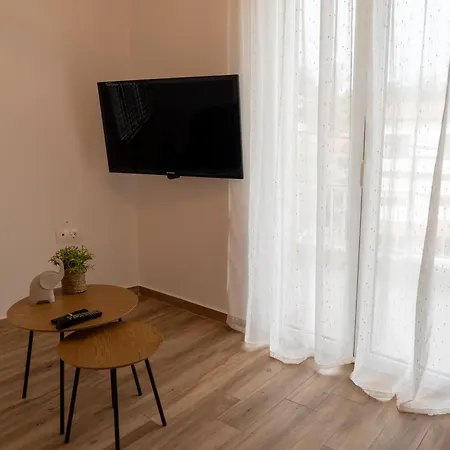 Ophelia - New Modern With Spectacular Olympus View Apartment